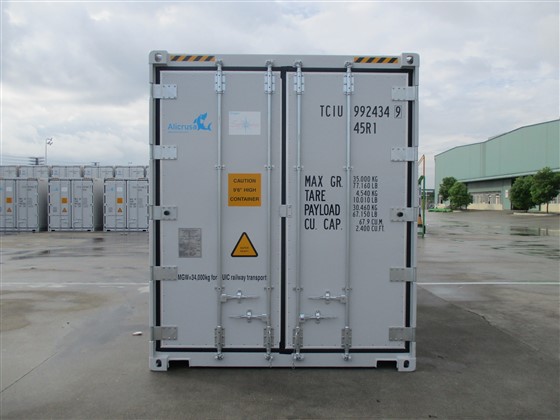 <p>Seecontainer-Türgriffe sind sehr niedrig, wenn der Container auf dem Boden ist. Die Türen sind umständlich/schwierig zu öffnen und zu schließen.</p>
<p> </p>
<p>Foto von neuem Container</p>