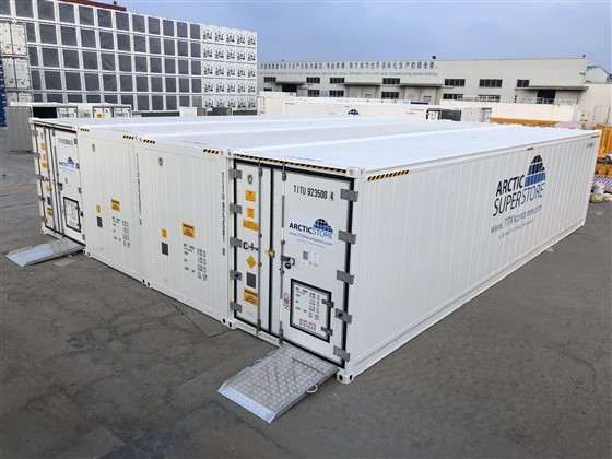 4 soğutmalı konteyner mod&uuml;l&uuml;n birleştirilmesiyle yapılmış 4-Bay SuperStore