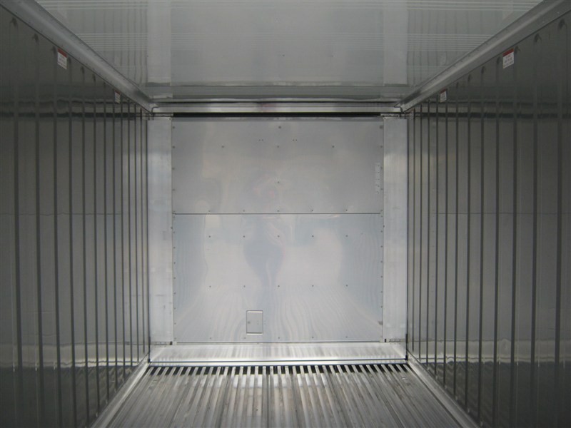 Interior de acero inoxidable con suelo de aluminio en sección T