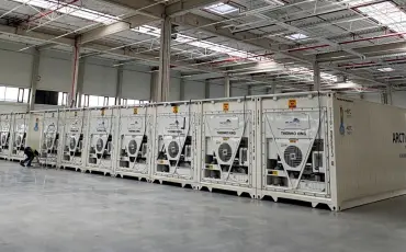 Temporary Cold Storage for Pet Food - ArcticStore containers