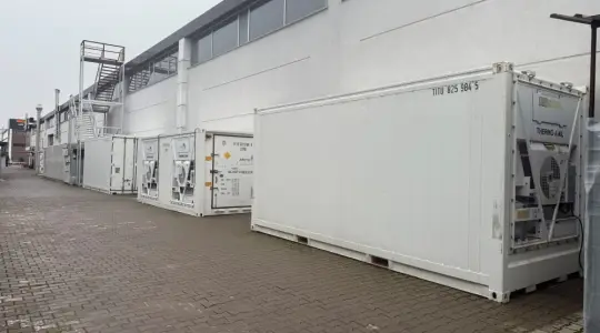 Temperature-controlleda ArcticStore containers installed on-site for carbon fiber storage at –18°C, supporting aerospace manufacturing and scalable cold storage capacity.