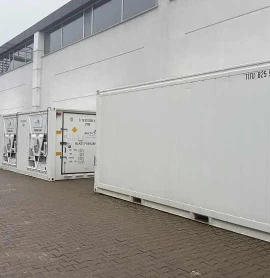 Temperature-controlleda ArcticStore containers installed on-site for carbon fiber storage at –18°C, supporting aerospace manufacturing and scalable cold storage capacity.