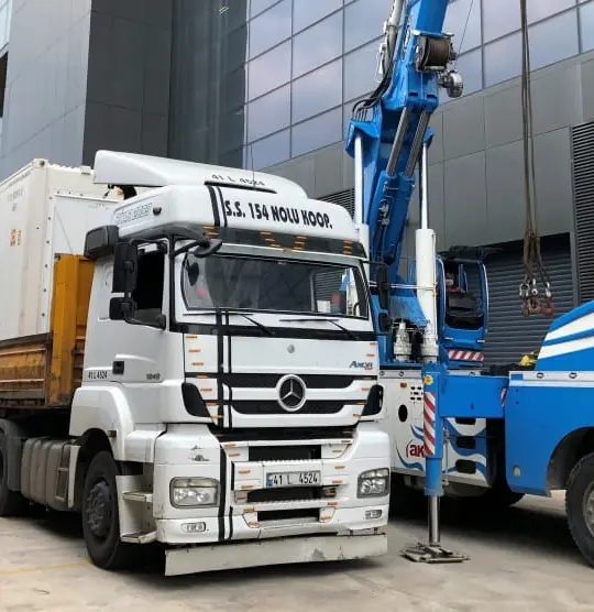 Temperature-controlleda ArcticStore containers installed on-site for carbon fiber storage at –18°C, supporting aerospace manufacturing and scalable cold storage capacity.
