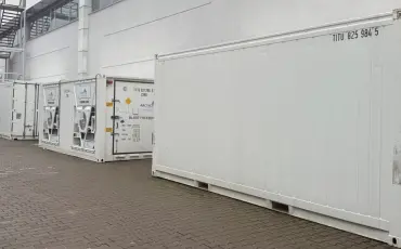 Temperature-controlleda ArcticStore containers installed on-site for carbon fiber storage at –18°C, supporting aerospace manufacturing and scalable cold storage capacity.